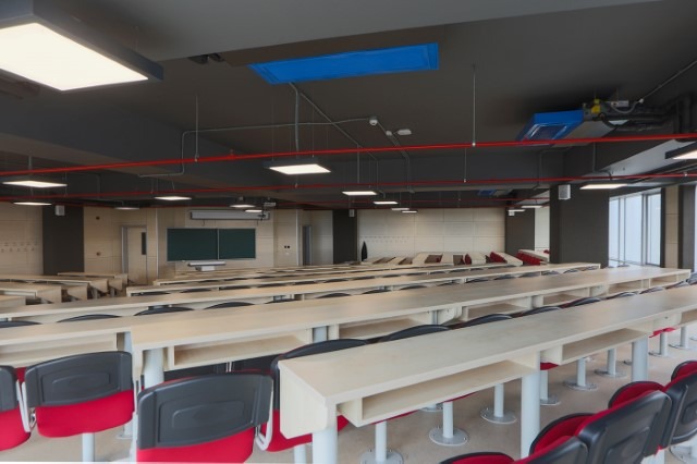 القاعات الدراسية