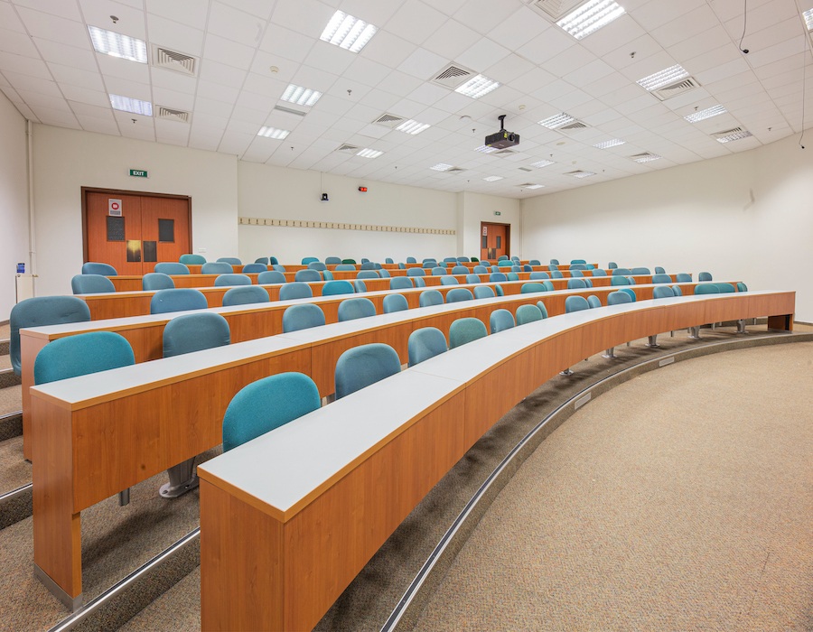 القاعات الدراسية