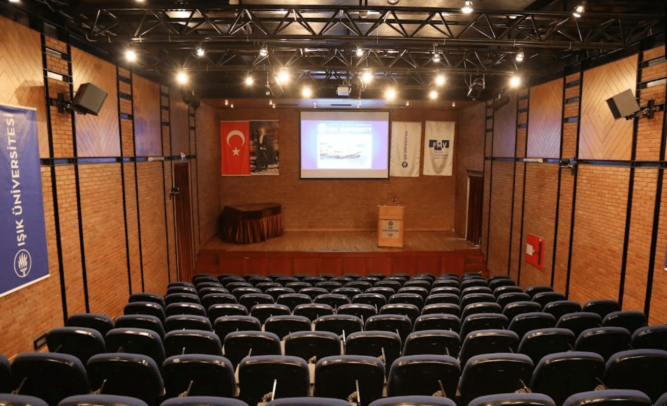 القاعات الدراسية