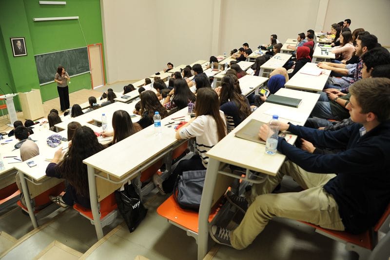 القاعات الدراسية