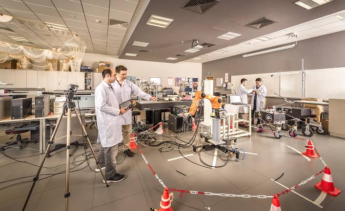 المعامل والمختبرات