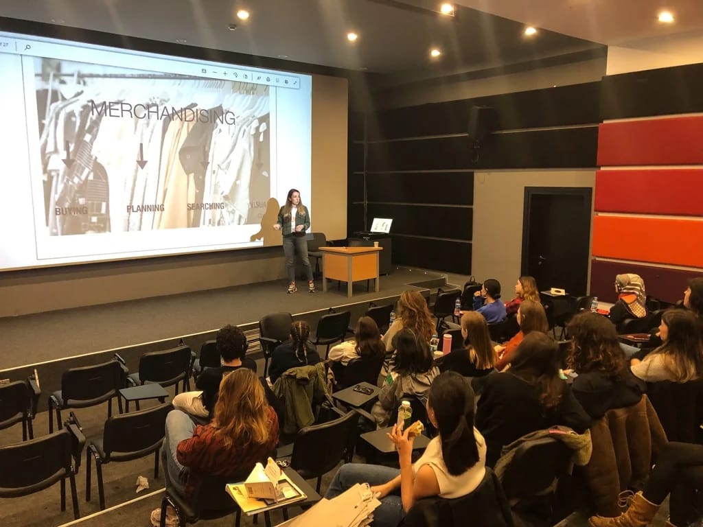 القاعات الدراسية