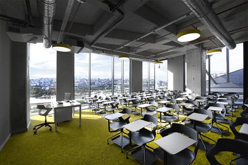 القاعات الدراسية