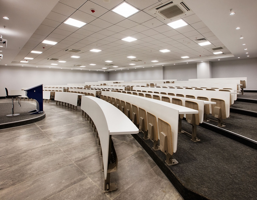 القاعات الدراسية