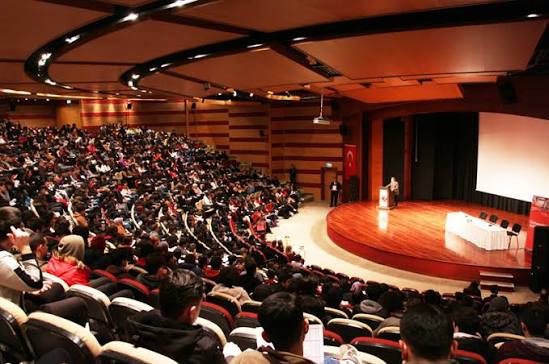 القاعات الدراسية