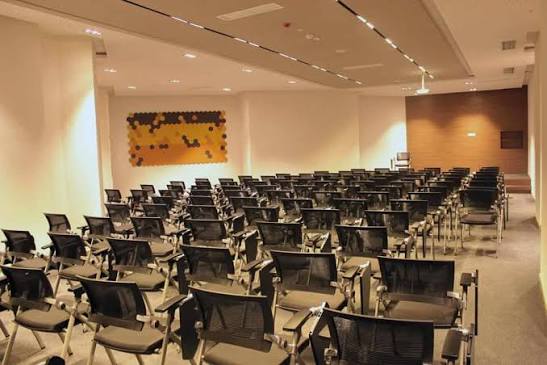 القاعات الدراسية